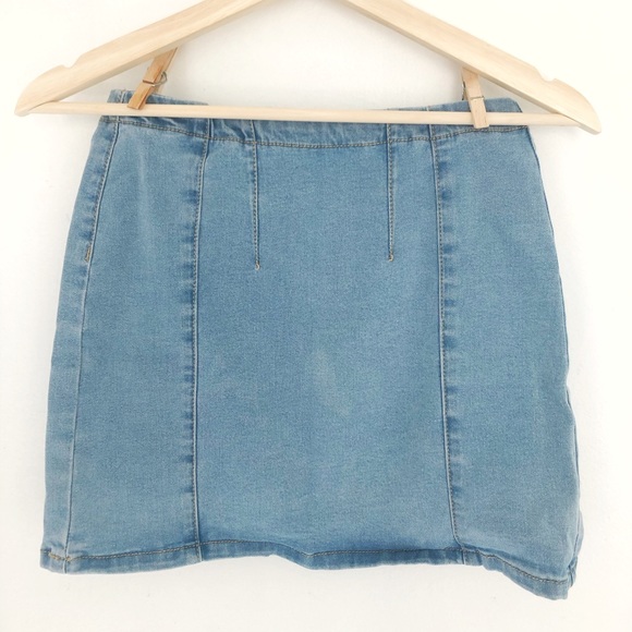 Light wash denim mini skirt - Picture 2 of 4